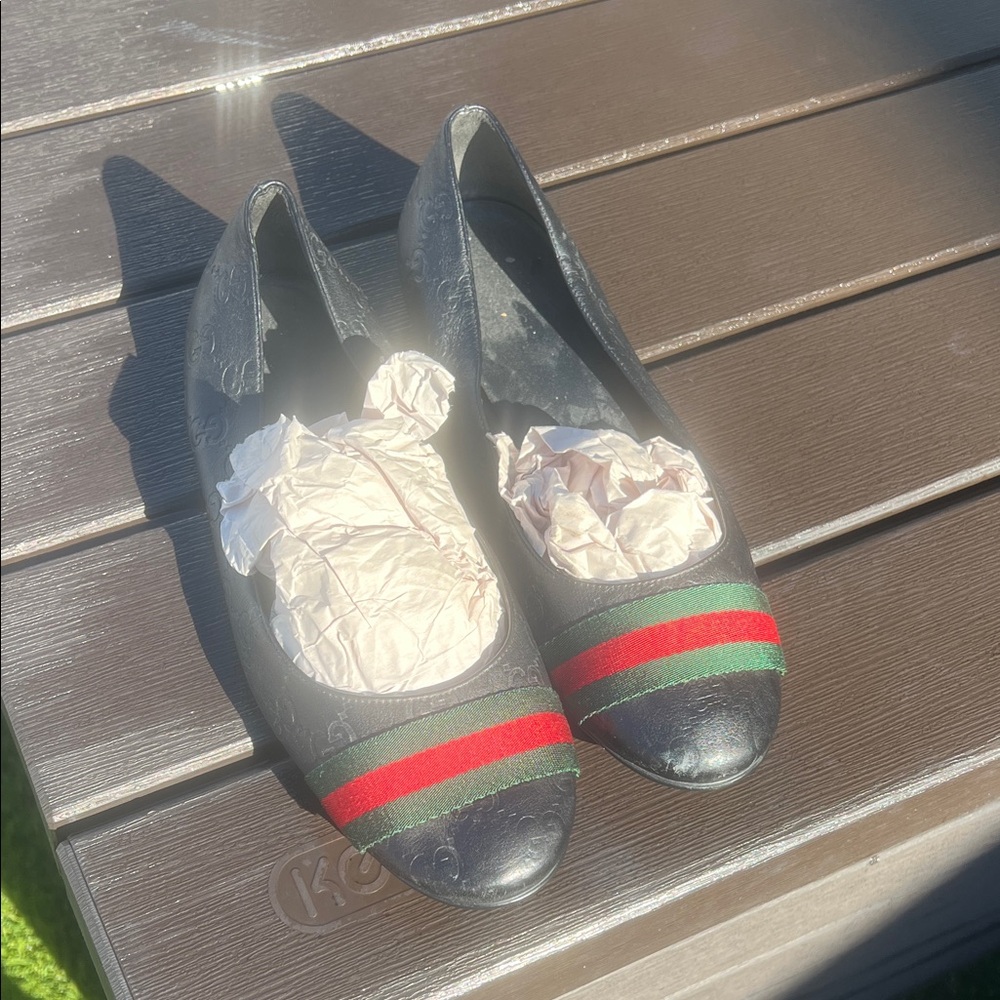Gucci Black Flats with Red and Green Stripes